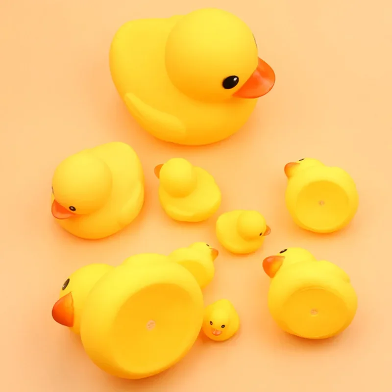 Pato amarillo pequeño para bebé, juguetes de baño de goma para apretar, BB, juguete divertido de agua, carrera clásica, juguetes chirriantes para