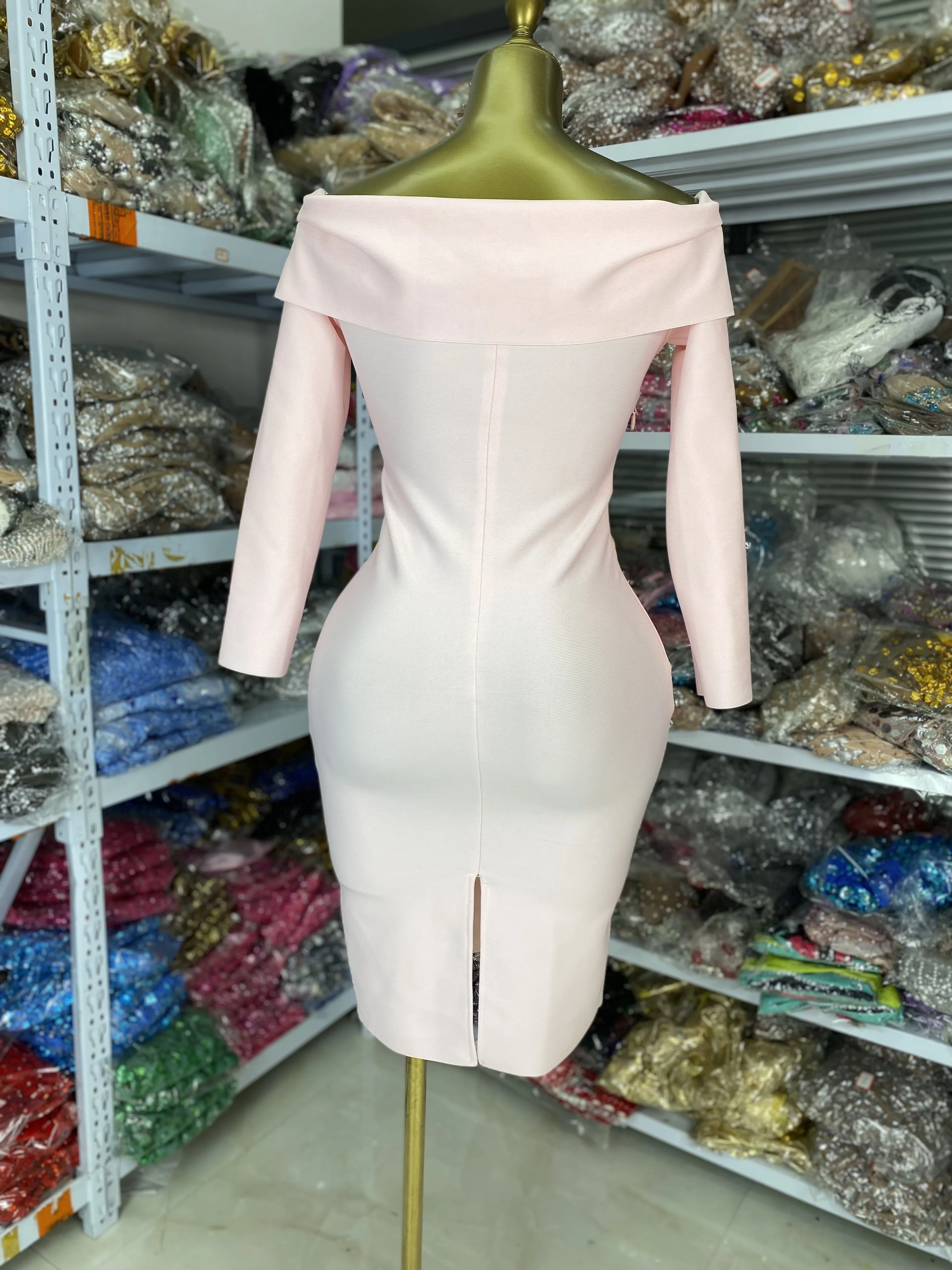 Abito da donna con fasciatura rosa chiaro all'ingrosso in fabbrica Elegante scollo a barchetta Fiori Manica lunga Aderente High Street Festa formale Evneing