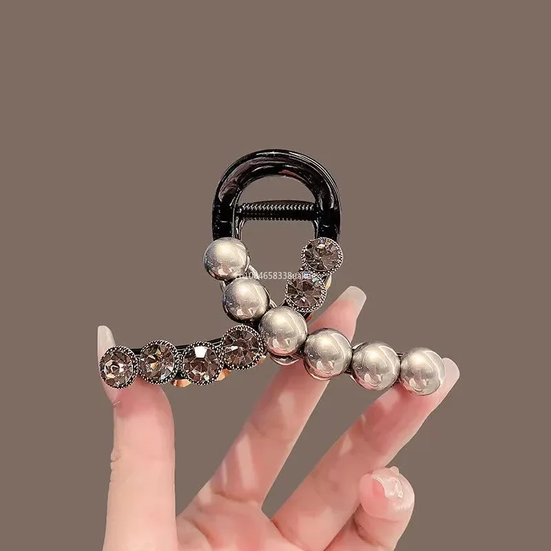 Pearl Hair Claw Woman Elegant Shark Clip Simple Ponytail Fixed Hairpin Claw Clip Fashion Hollow Out Hair Clip Akcesoria do włosów — zdjęcie 4