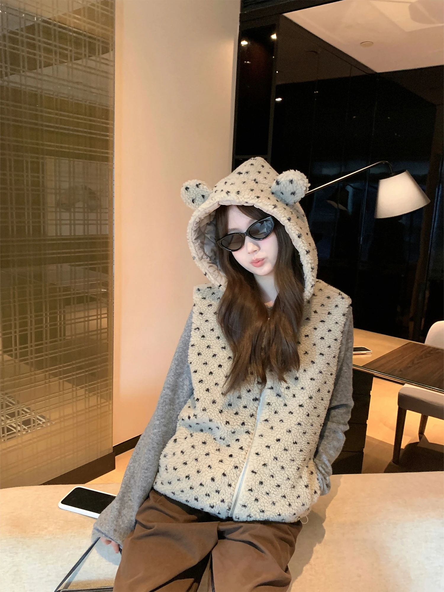 

Sweet Heart Polka Bear Embroidery Lamb Fur Vest Spring Winter Outerwear Faionable Trendy Vest Zipper Sle Casual Commute S...