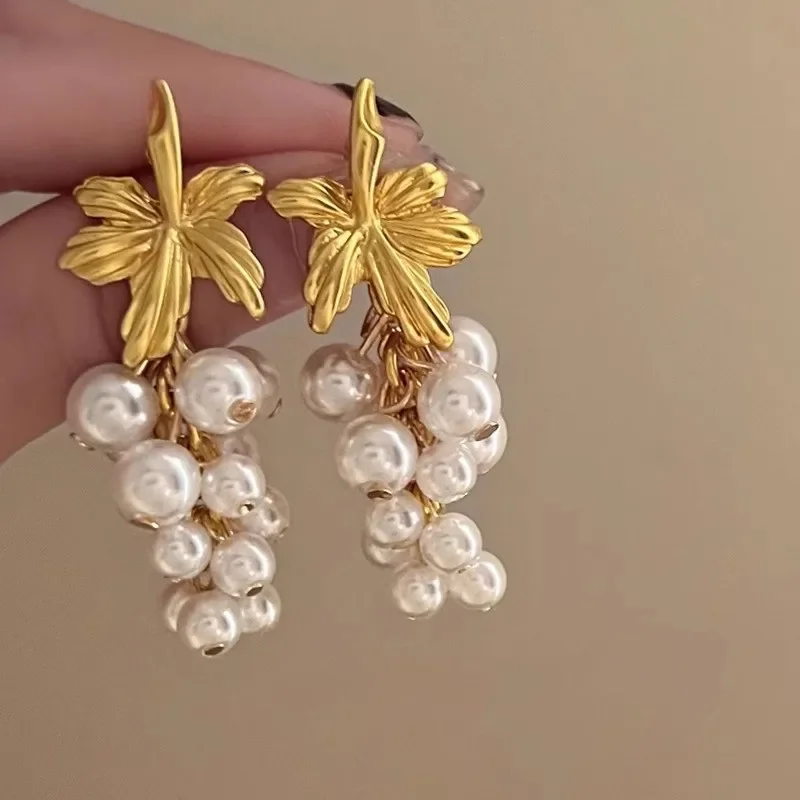 New Vintage Pearl Tassel Grape Earrings for Women Creative Beads Fruit Leaf Fairy Temperament Drop Earring Elegant Jewelry Gifts