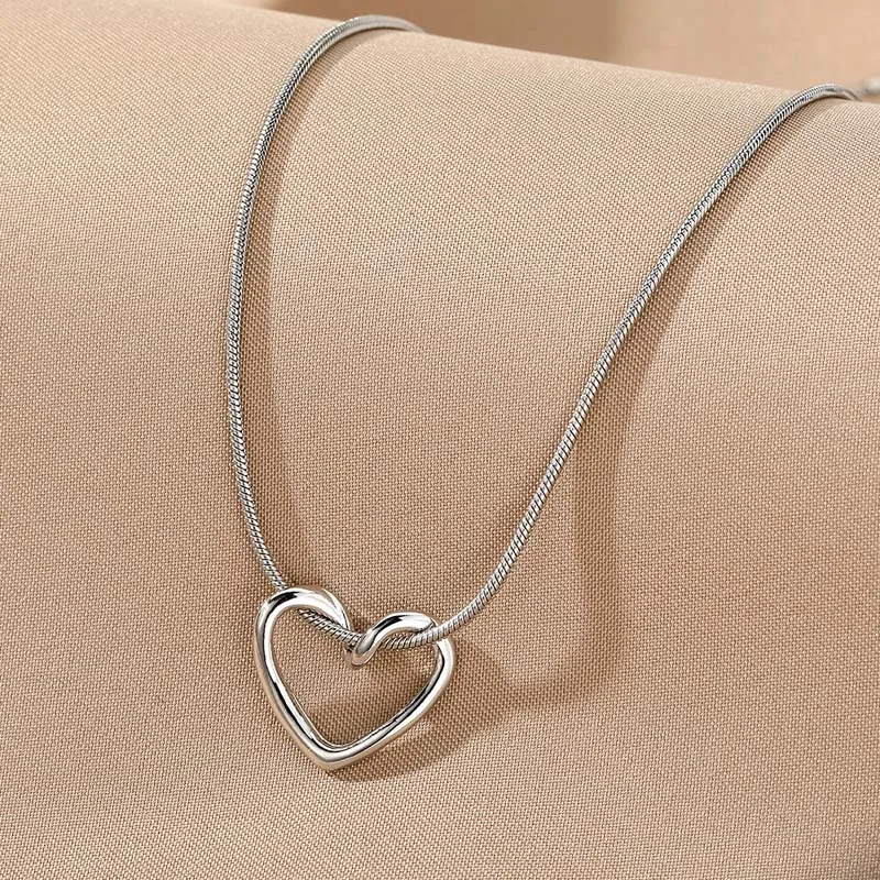 New Heart Necklace Ladies Clavicle Chain Neck Choker Necklaces for Women Jewelry Free Dropshipping Wholesale