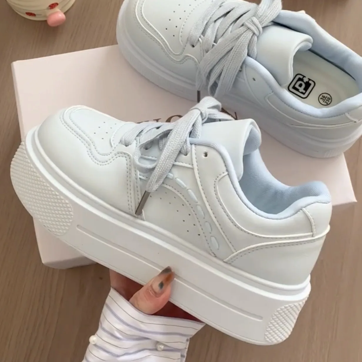 Women's Thick Bottom Sneakers Spring 2026 New Style Casual Bread Board Shoes Student Versatile Heightening Leisure White Snea...