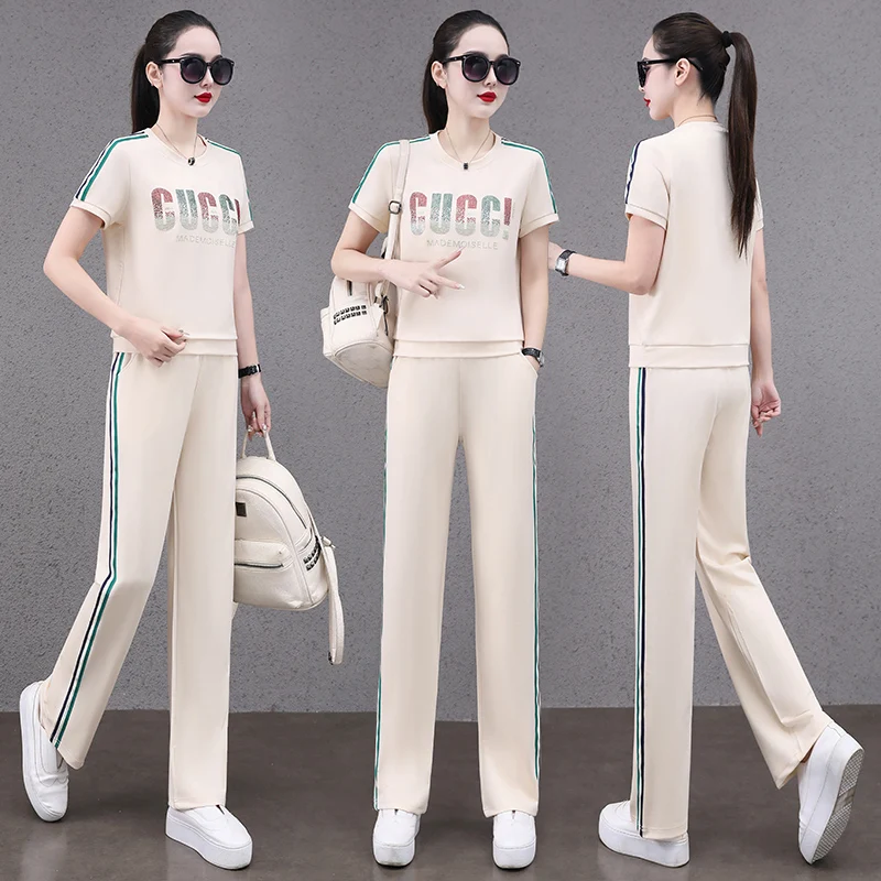 

Модный спортивный комплект с круглым вырезом для женщин: свободный летний повседневный костюм из двух предметов с антивозрастной футболкой для города