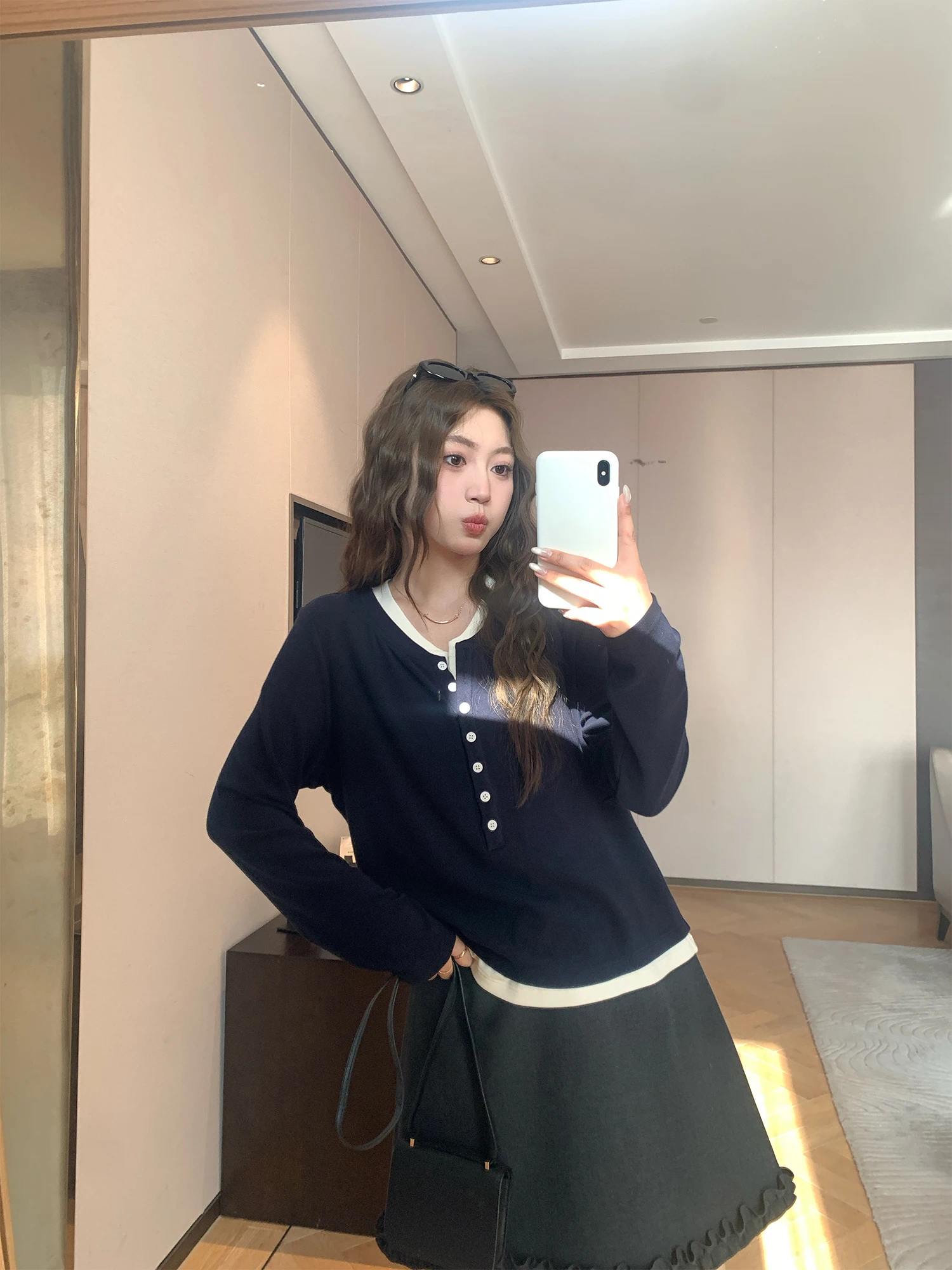 

Женская футболка NAZ больших размеров, весенняя модная, приталенная, с цветными блоками, длинным рукавом, повседневная, с V-образным вырезом, для весеннего сезона