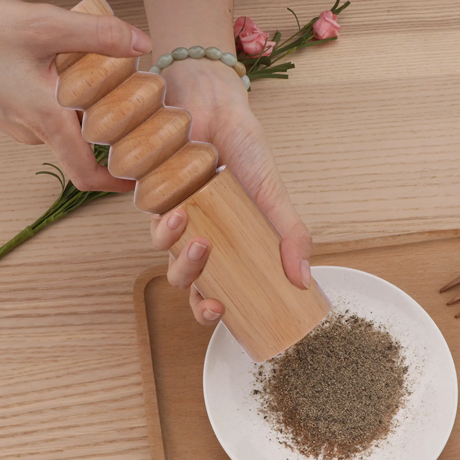 Ultra Smooth Surface Wooden Pepper Grinding Tool Easy Clean Ceramic Core for Freshly Ground Pepper Cumin Salt Cooking Seasoning
