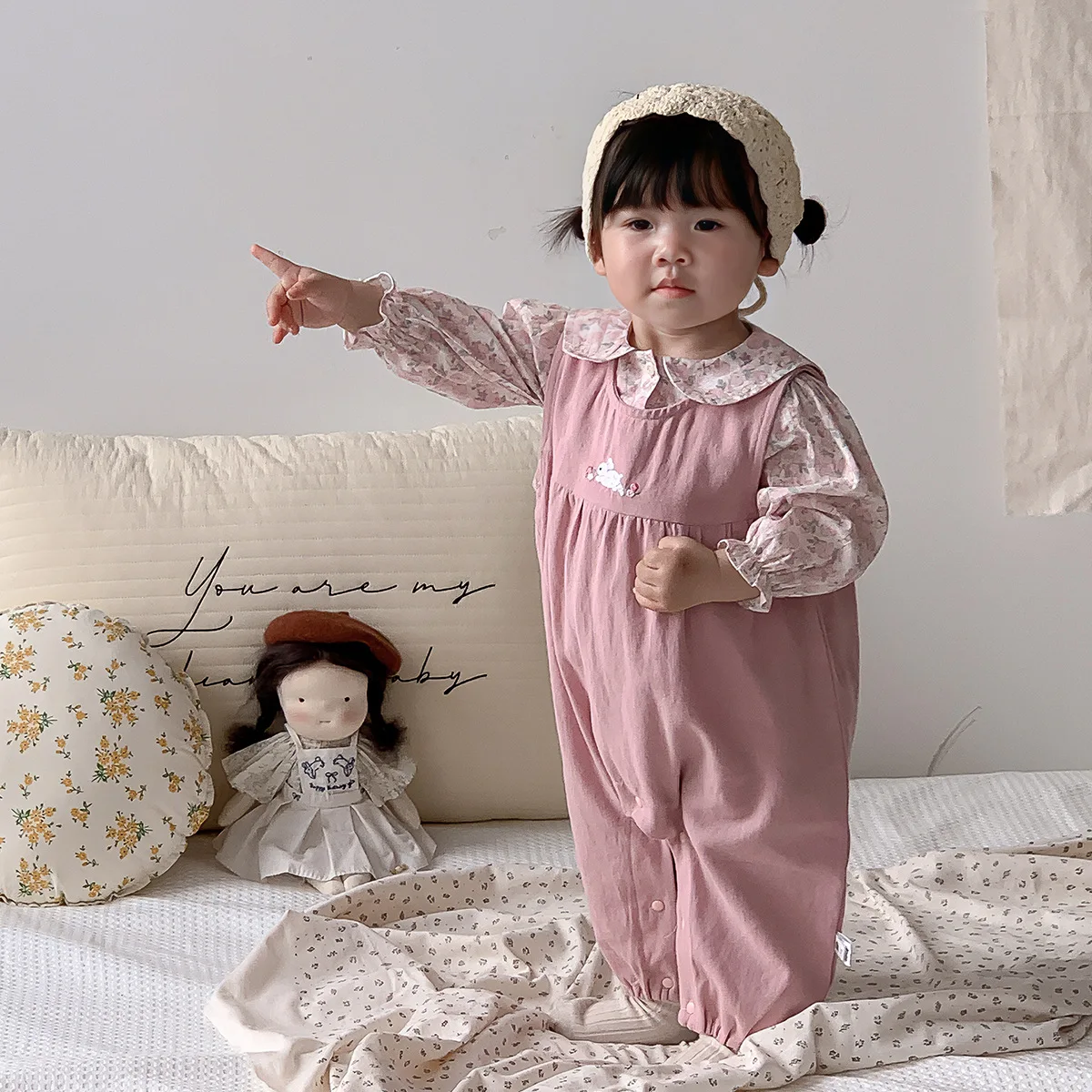 Spring and Autumn Sweet and Cute Fashion Casual All-match Set Baby Floral Shirt Embroidered Bib Pants Two Piece Set
