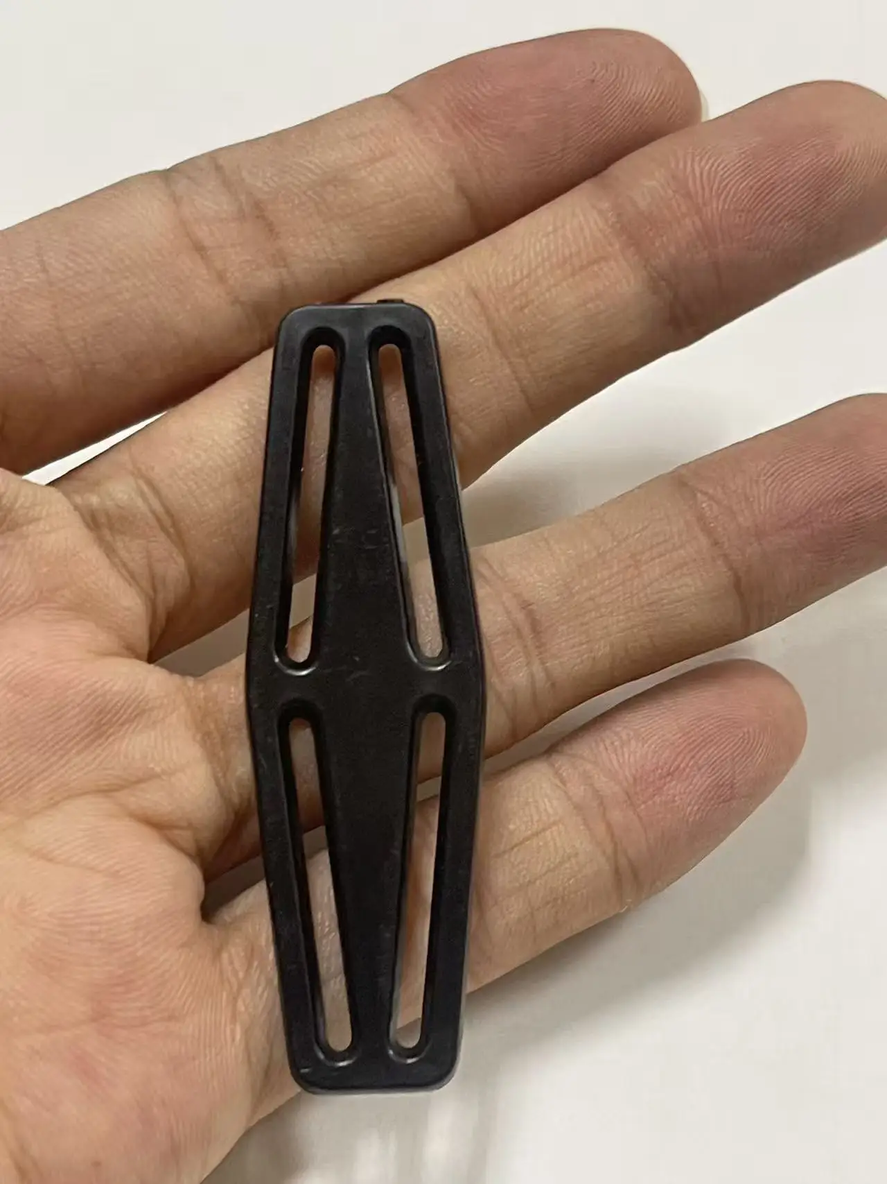 Clip Hebilla Tirantes para Nieve - usage example
