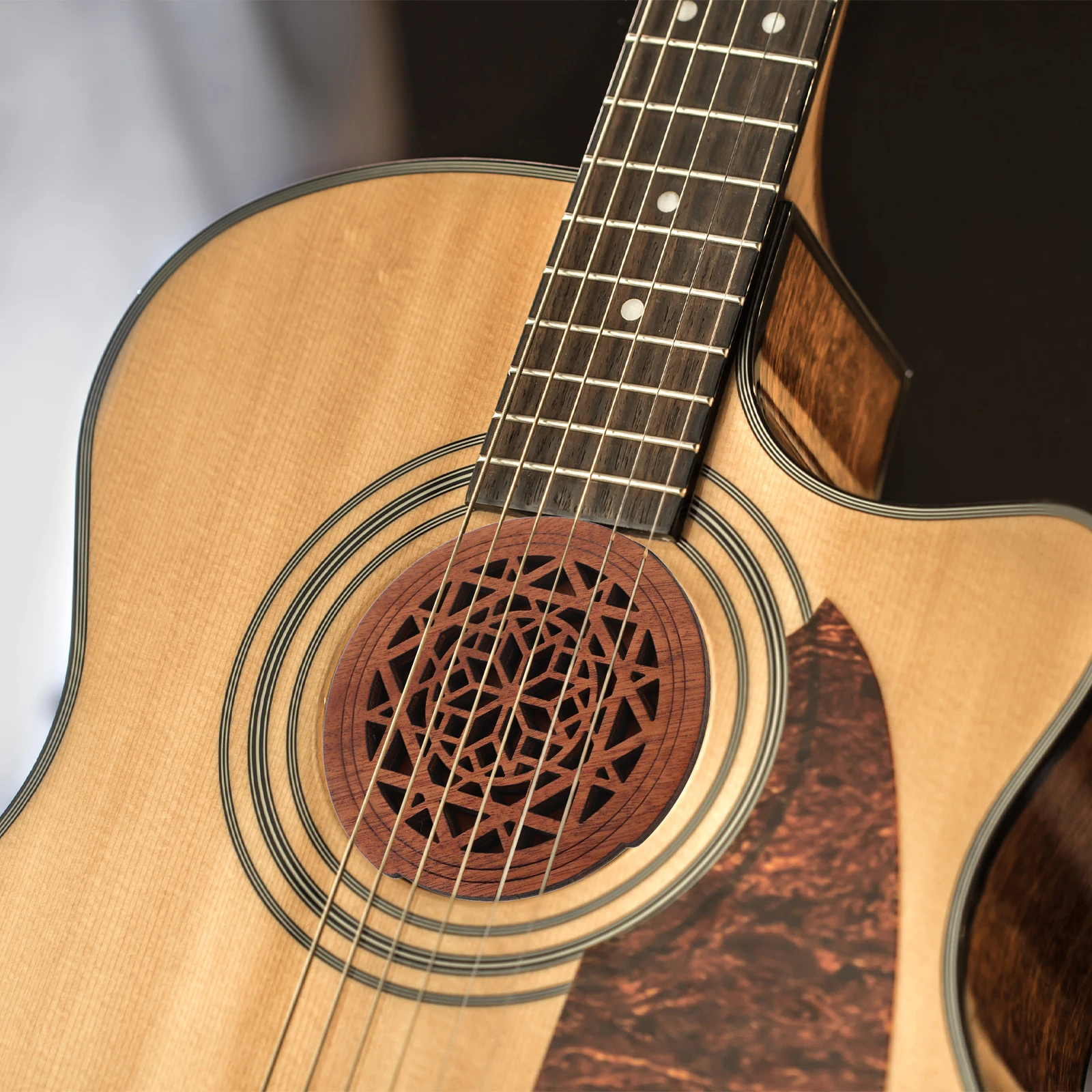 

Guitar Soundhole Cover Acoustic Hole Cover Wooden Insert Feedback Buffer Parts Carved Pattern Wood Color Guitar