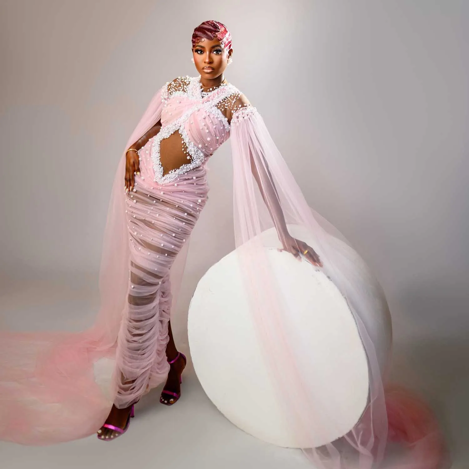 فستان حمل لؤلؤ فاخر لالتقاط الصور ورقبة شفافة وأكمام طويلة فساتين استحمام فريدة من نوعها شيفون مطوي Placzenieе дл