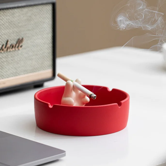 

Креативная керамическая пепельница-фигурка Yeah Winner, ветрозащитная, для сигар и сигарет, настольный декор, аксессуар для курения