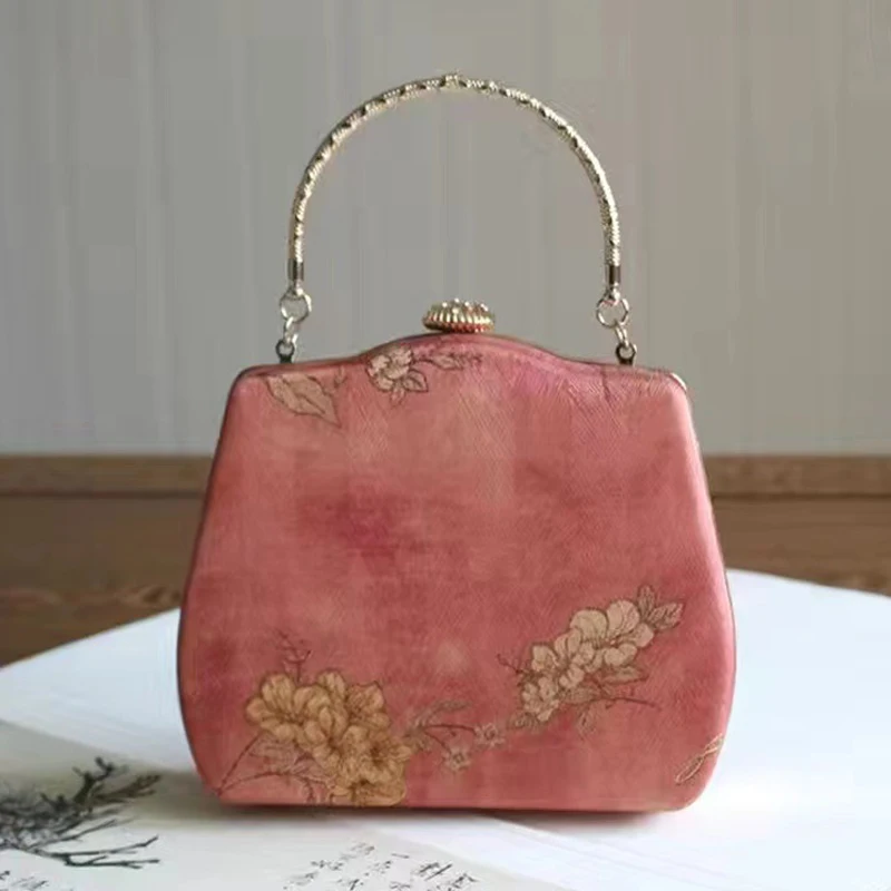 New Chinoiserie Women\'s Bag Luxury Design Flower Embroidery Messenger Bag Elegant Noble Dinner Bag Fashion Antique Shell Bag