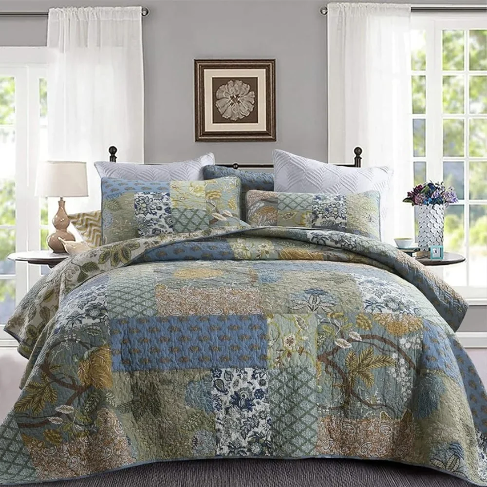 

King Quilt Set - Bohemian Farmhouse Patchwork Floral Pattern, Reversible Green, 110 x 118 Inch Quilt 2 Pillowcases