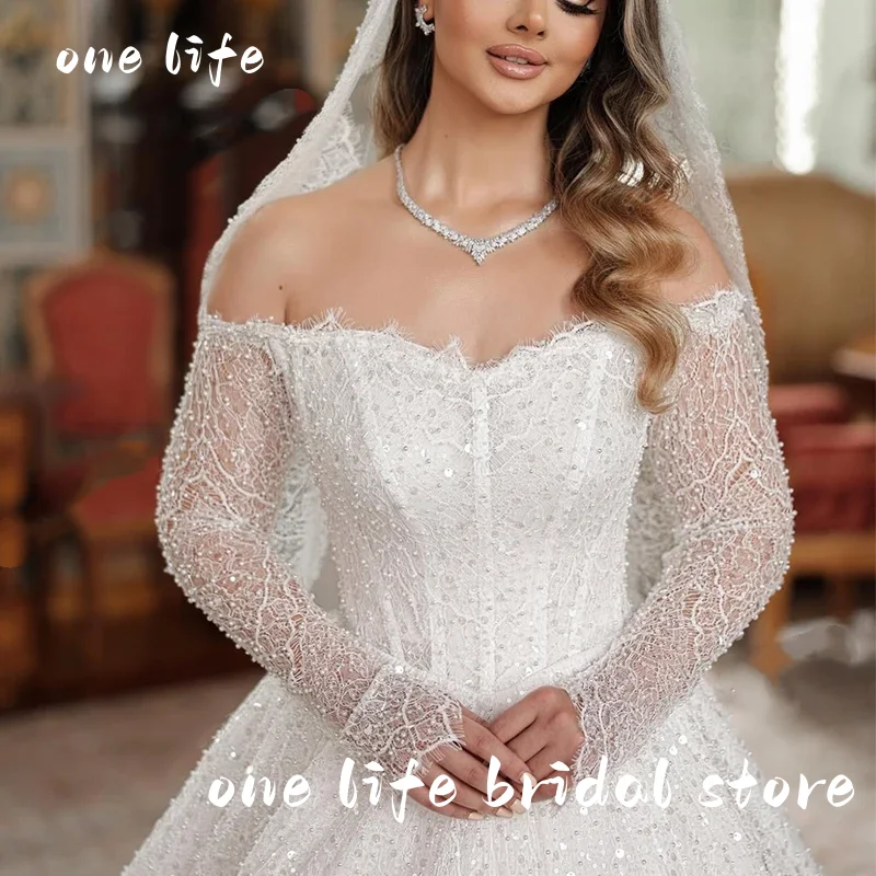 Abito da sposa lussuoso Abito da ballo completamente in rilievo Scollo a barca Manica intera Abito da sposa personalizzato Bottone posteriore Vestido De Novia Paillettes