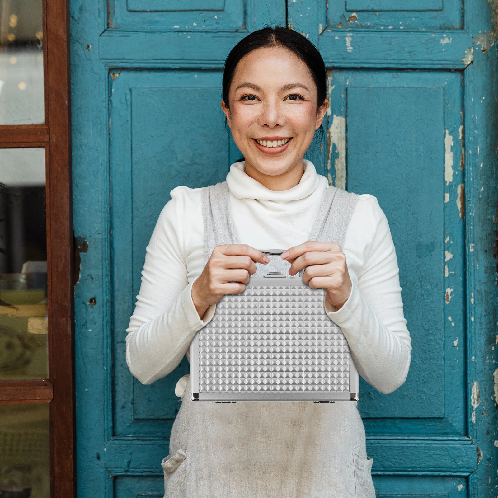 مجموعة واحدة من أدوات مكياج فضية محمولة للنساء مع ظلال عيون مدمجة ذات تغطية عالية وملمس طويل قابل للمزج #1