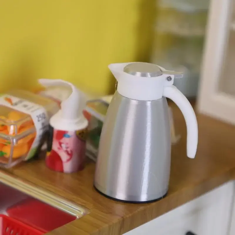 

1 шт., украшение для кукольной сцены, аксессуары, миниатюрный кукольный домик, фритюрница, имитация бутылки с теплой водой, ведро для риса, соковыжималка, прибор