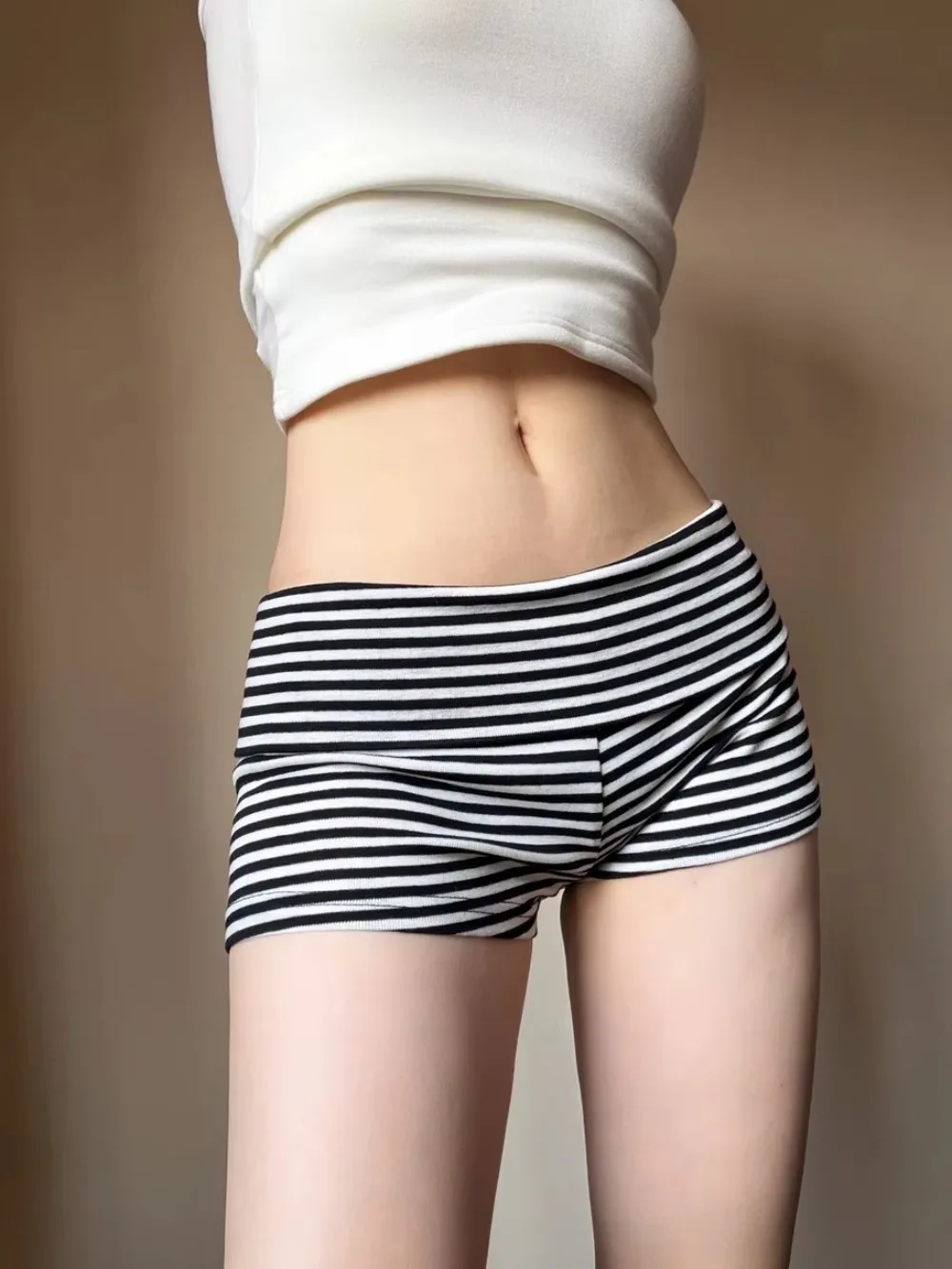 Korean Style Low Waist Striped Shorts Striped Pattern High Elasticity Casual Shorts Comfortable Hot Pants Women Casual Shorts
