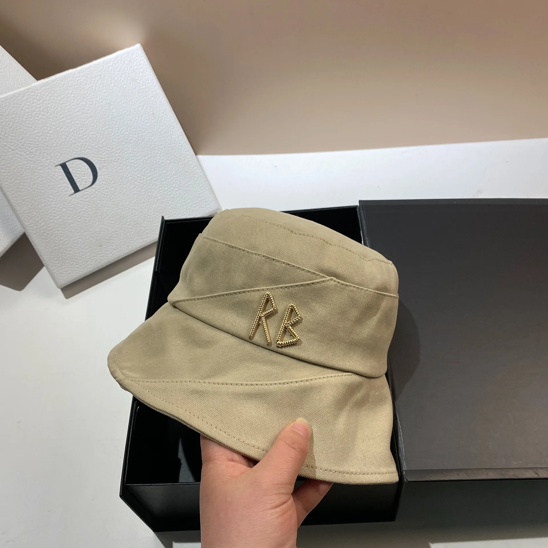 Luxury Metal Logo Letter RB Bucket Hat Women Sunscreen Panama Flat Fisherman Hat Spring Autumn Casual Beach Sun Hats Basin Cap