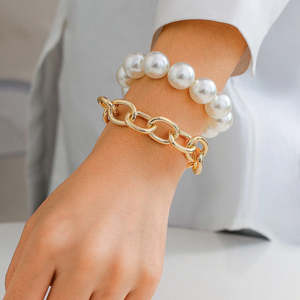 Hot selling geometric thick bracelet women's fashion exaggerated large round bead imitation pearl two-piece Bracelet set