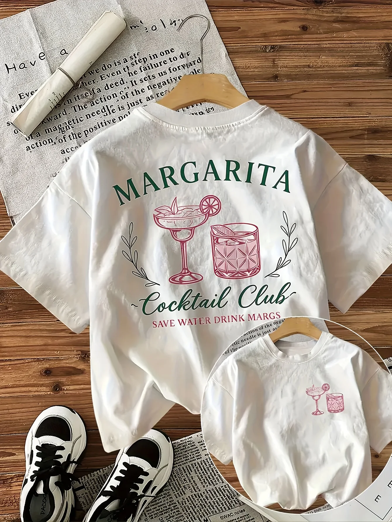 Camiseta feminina Margarita Cocktail Club Save Water Drink Margs com estampa gráfica casual branca de manga curta com gola redonda