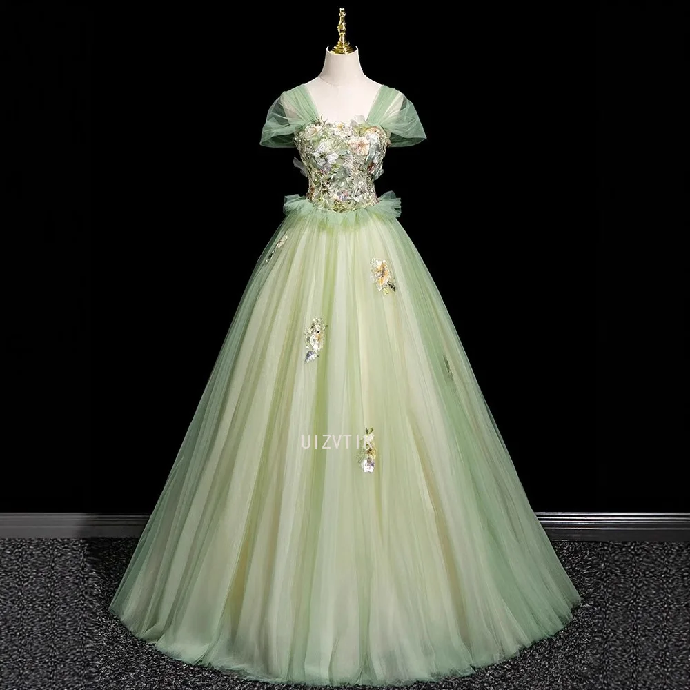 فساتين Quinceanera مزينة بالدانتيل الأخضر والترتر من التل 2025 مكشوفة الكتف وكشكشة للحفلات الراقصة والحفلات المسائية 15 عامًا