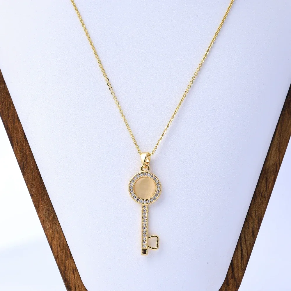 قلادة قمر لامعة من الفولاذ التيتانيوم بتصميم مرصع بالألماس - قلادة مجوهرات فاخرة خفيفة للنساء، ديكور مثالي #3