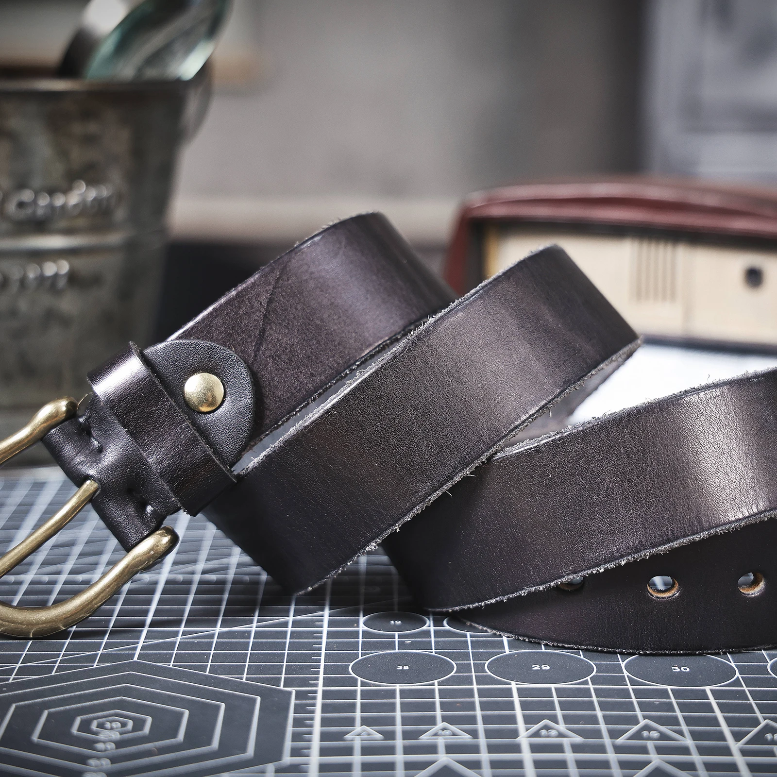 Vintage Echtleder-Herrengürtel mit Kupferschnalle, Handgefertigter Casual-Gürtel mit Geschenkbox, Verstärktes Oberleder aus Italien – Detail 27