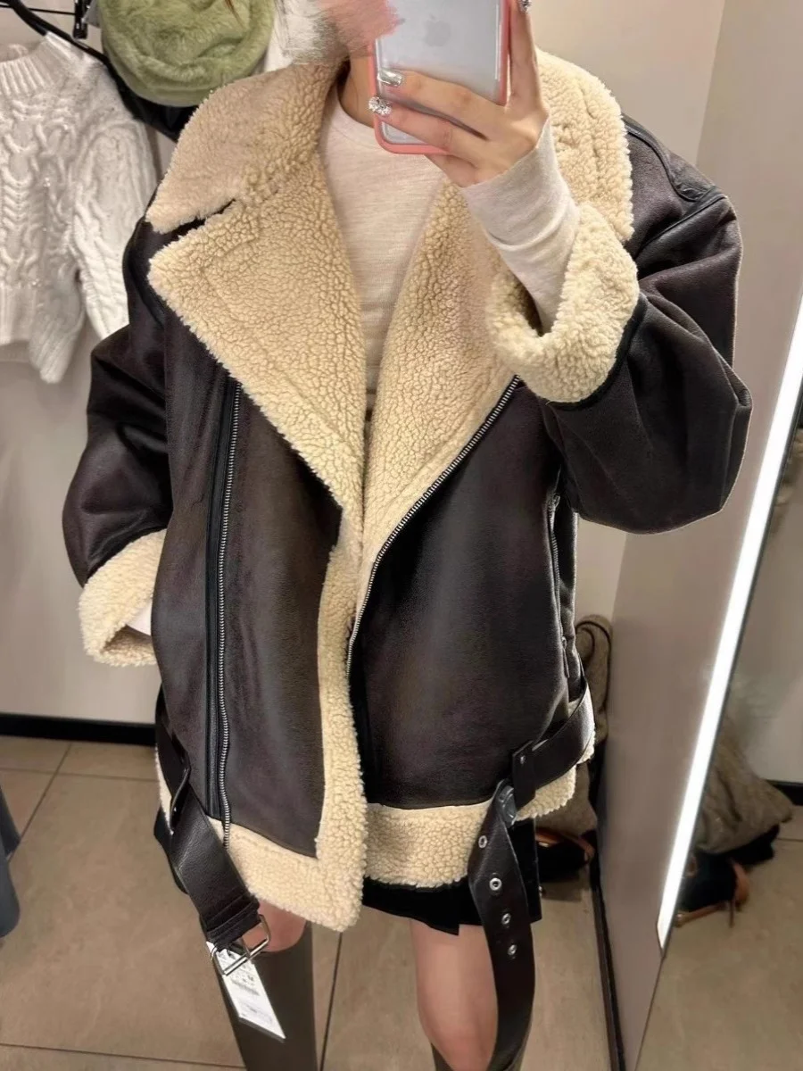 سترة نسائية على طراز راكبي الدراجات النارية ذات وجهين، مصنوعة من الجلد والفرو المدمج، موضة خريف وشتاء جديدة 2025