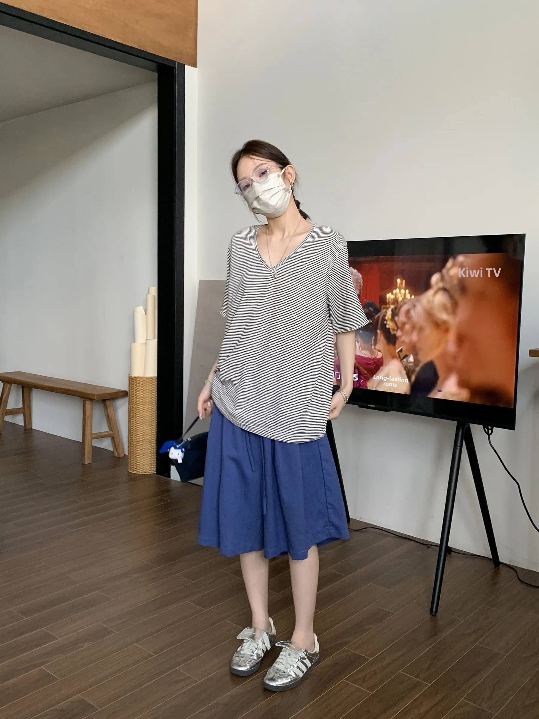 

NIZONDAYS Летняя тонкая свободная футболка V-Ne ort Sve Женская повседневная удобная дышащая хлопковая смесь модального льна Lenzing...