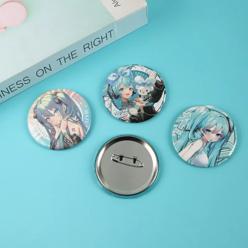 Insignia de Hatsune Miku ACGN, accesorios Kawaii de Anime japonés, adornos para niños, decoración de mochila escolar de moda, regalos de vacaciones para niñas