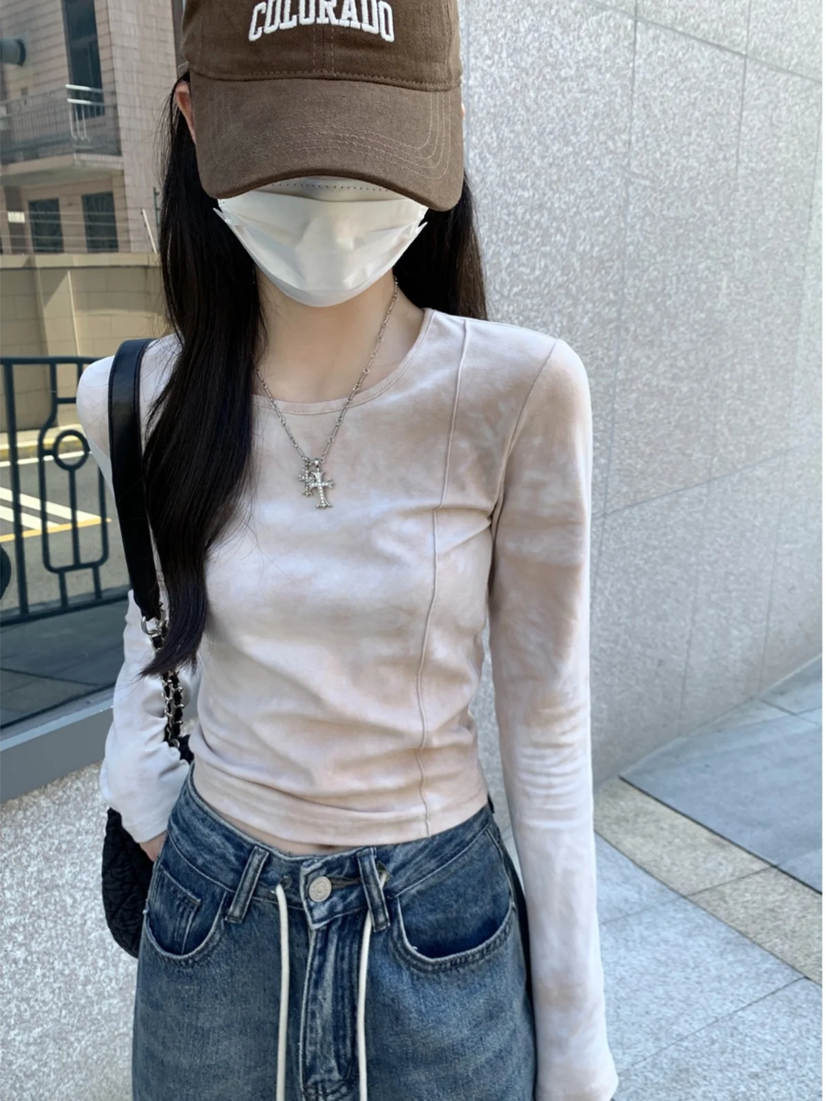 تي شيرت نسائي كوري بتصميم تاي داي طويل الأكمام ضيق يناسب الربيع والخريف جديد بعرض كتف منتظم للارتداء الداخلي...