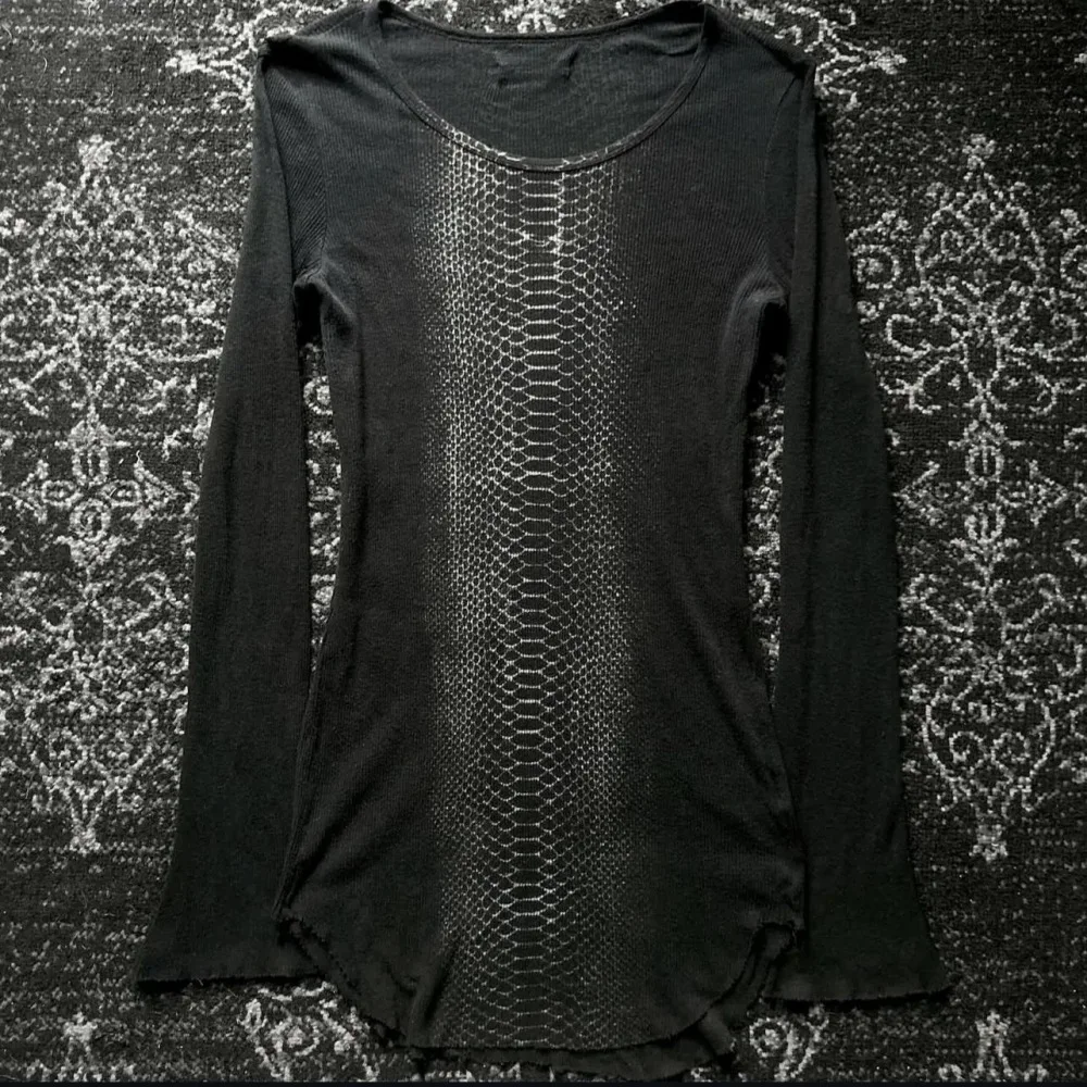 Sub-culture vintage early vision long-sleeved T-shirt punk rock pioneer python print long-sleeved T-shirt top.