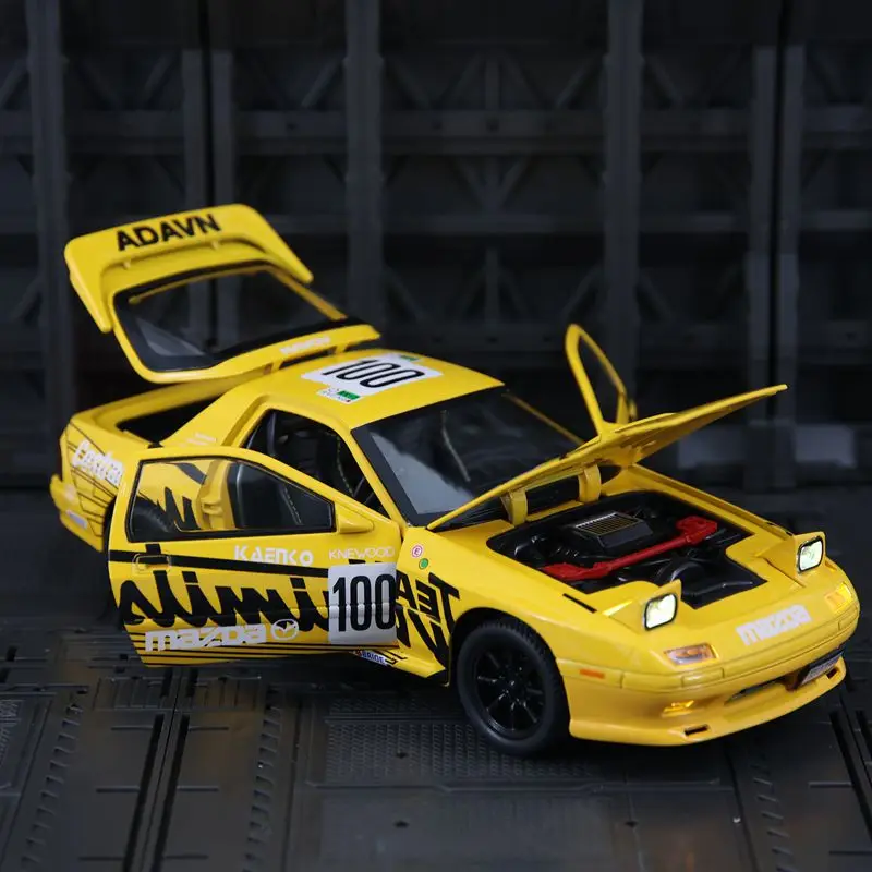 

1:24 Mazda RX7 FC alloy car model doors and the front hood and trunk door can be opened rich in details, finely crafted