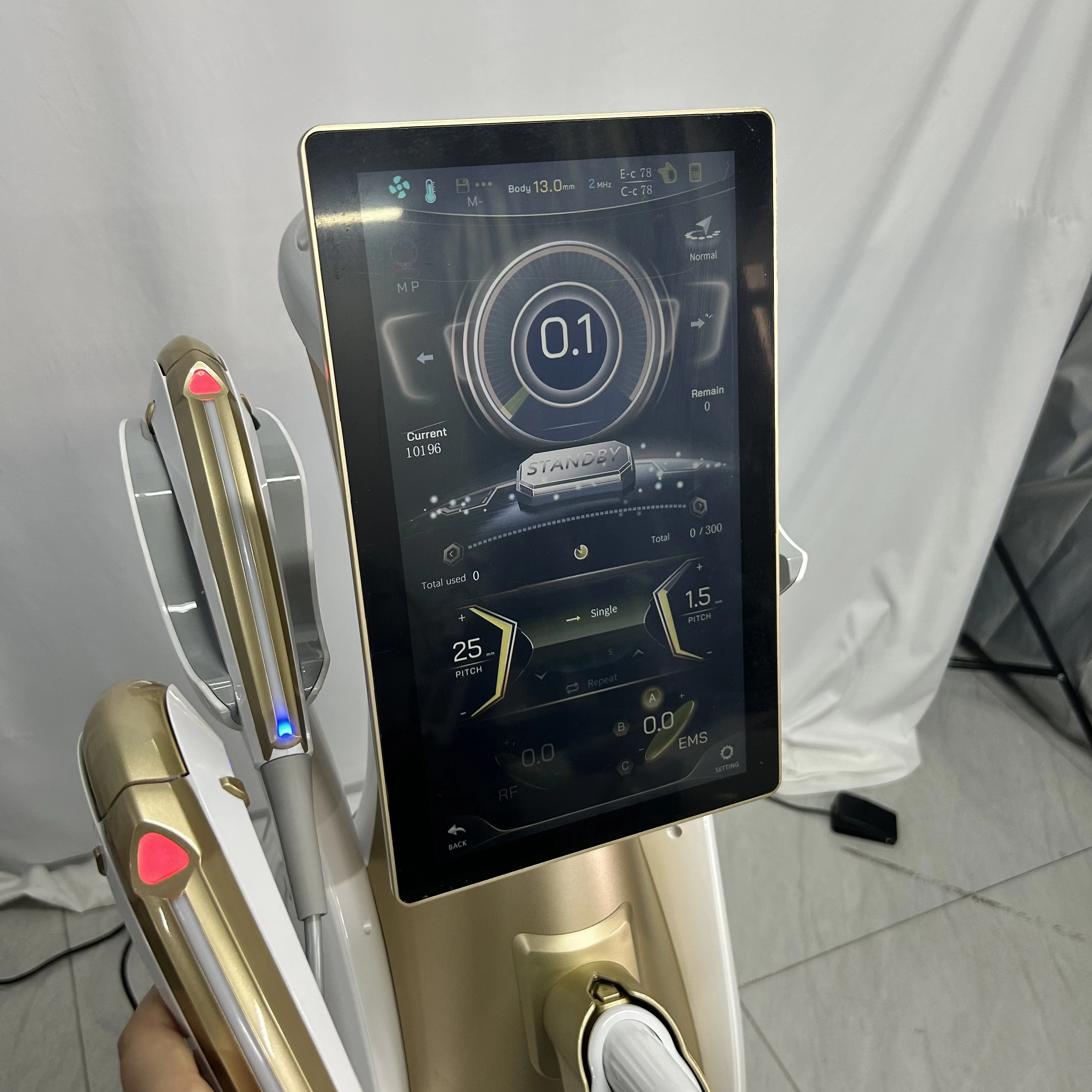 

Professional MVS 30D Multi-Function Beauty Instrument RF Sine Wave EMS Pulse Ultrasound Layered Anti Aging Face Body Contouring
