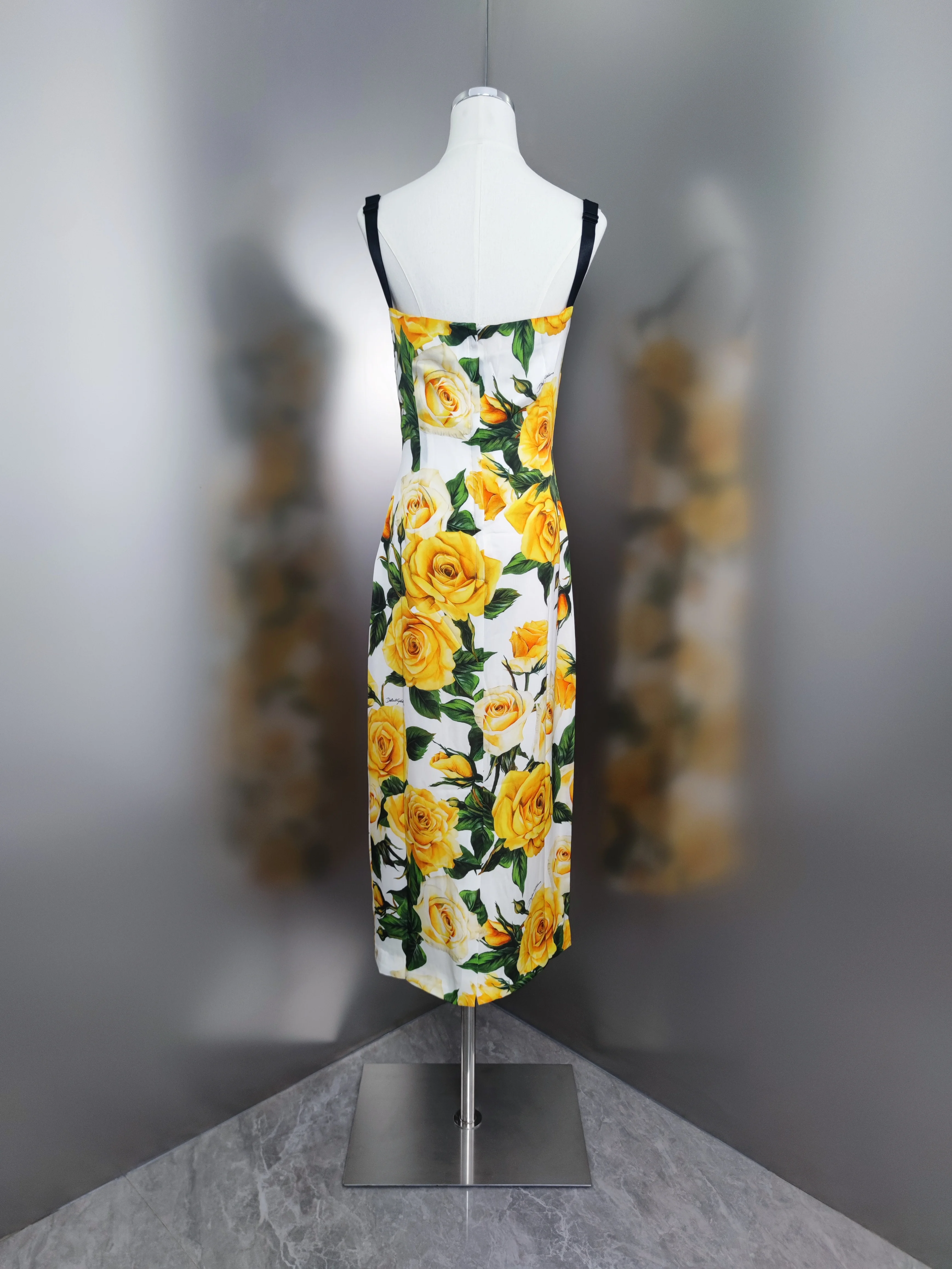 100% Mulberry Silk Halter Dress 2024 Summer Casual Style for Women Yellow Rose Print Mulberry Silk Halter Dress