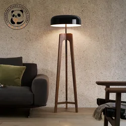 Lampada da tavolo di design di metà secolo lampada da tavolo verticale a treppiede in legno massello retrò camera da letto salotto divano laterale Homestay Hotel Luminaria