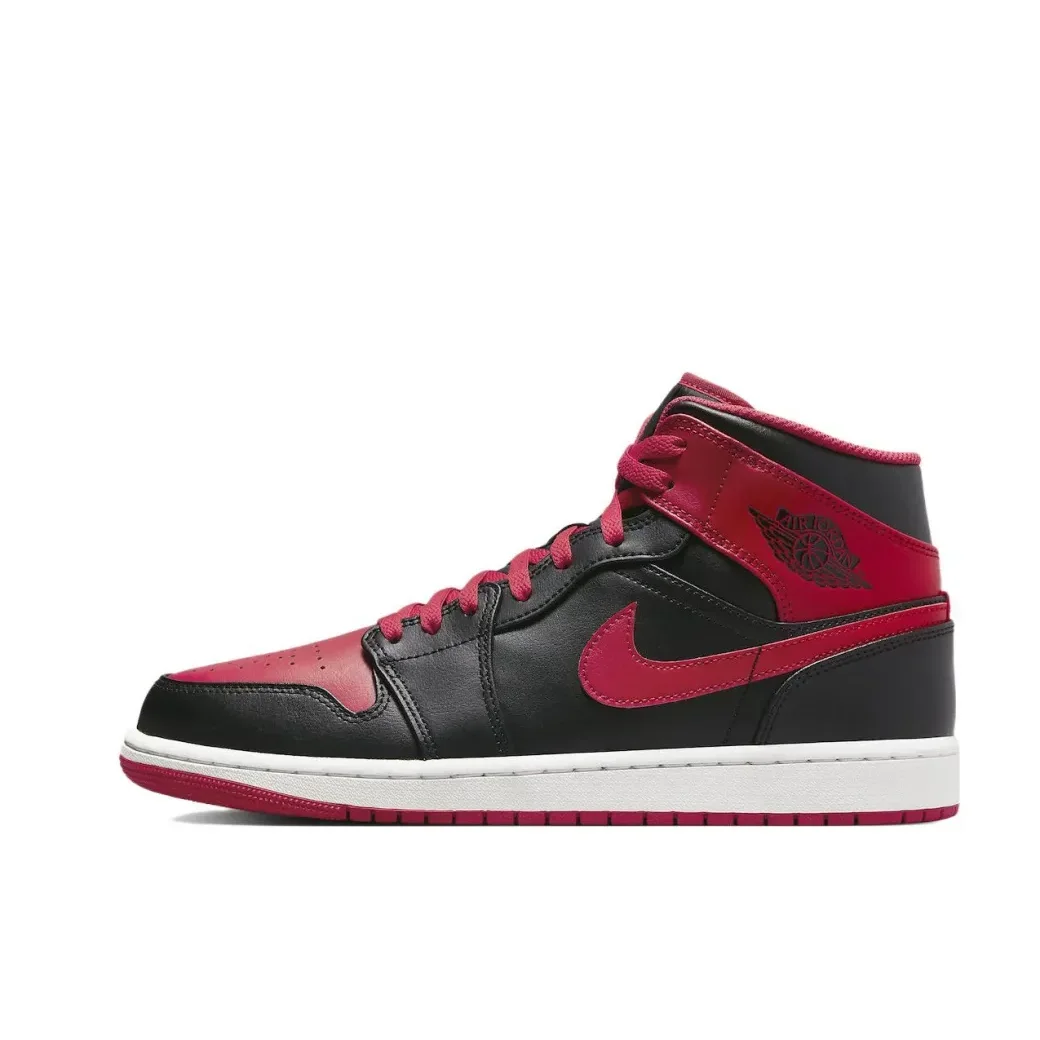 Zapatillas de baloncesto Nike Air Jordan 1 MID Classic Retro para hombre, cómodas zapatillas antideslizantes resistentes al desgaste, color negro y rojo