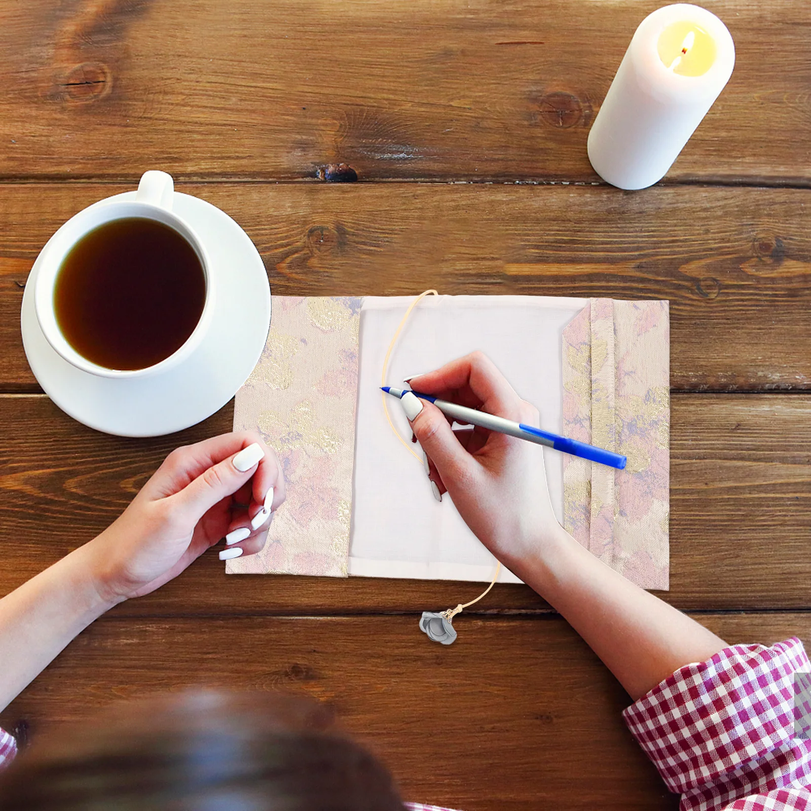 布製ブックカバー サテン製 伸縮性 調整可能 保護スリーブ 大型教科書用 ハードカバー本用プロテクター