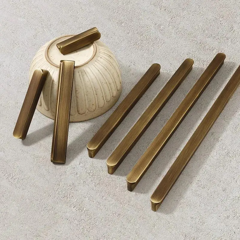 Kitchen Cupboard Pulls Bronze Cabinet Knobs and Handles for Furniture Antique Wardrobe Handles Retro Cabinet Drawer Knobs