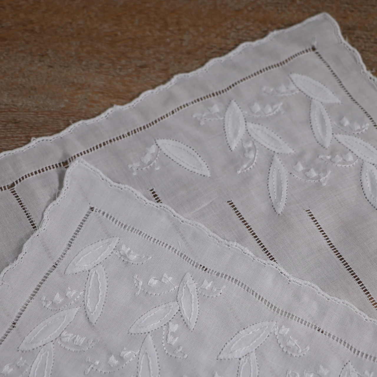 S023 White 12 Pieces 100% cotton14“x14\