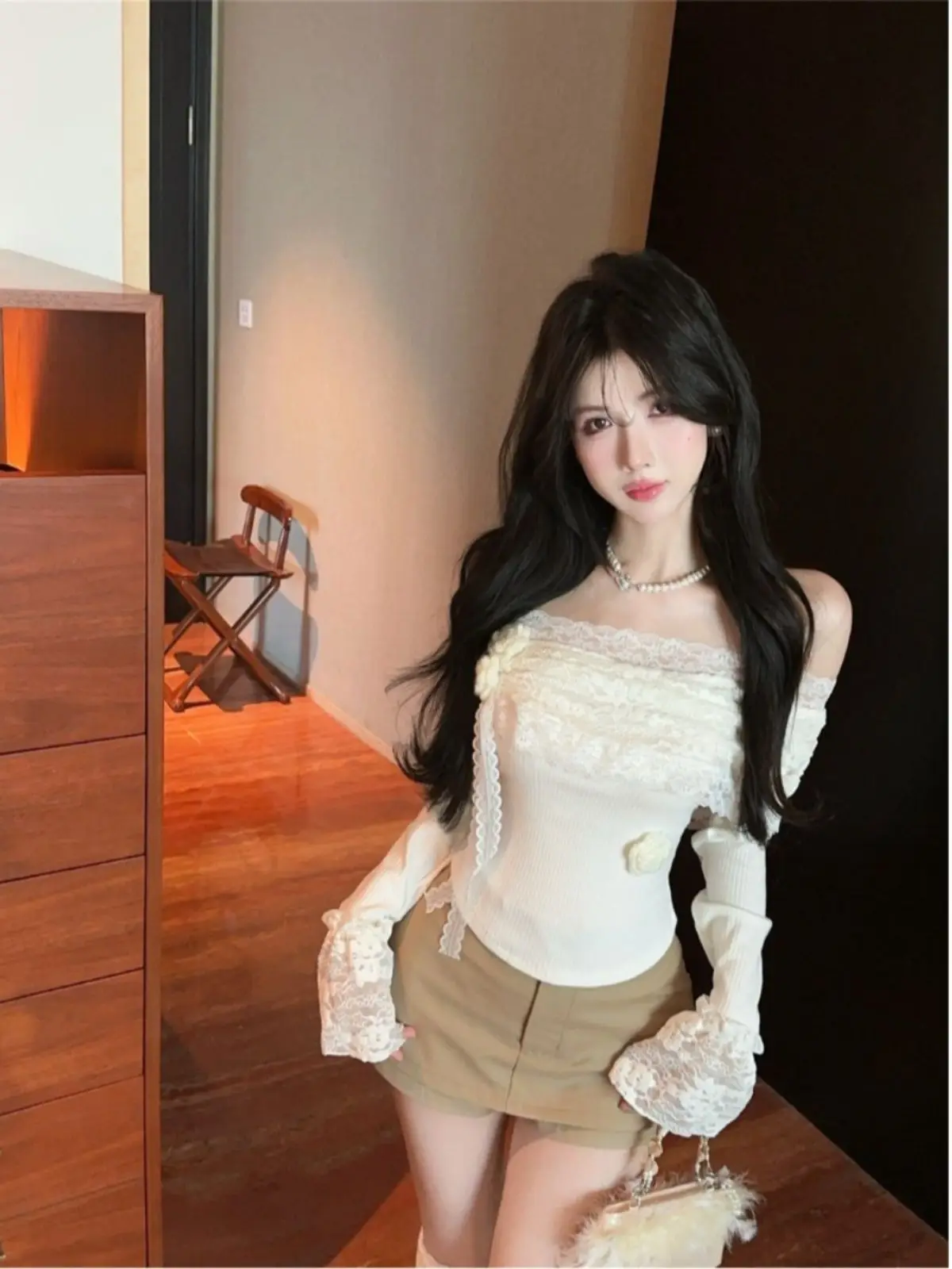 Fashion and Casual New One Shoulder Korean Lace Flower Sweet and Spicy Base Shirt Women's Long Sleeved Slimming Top T-shirt