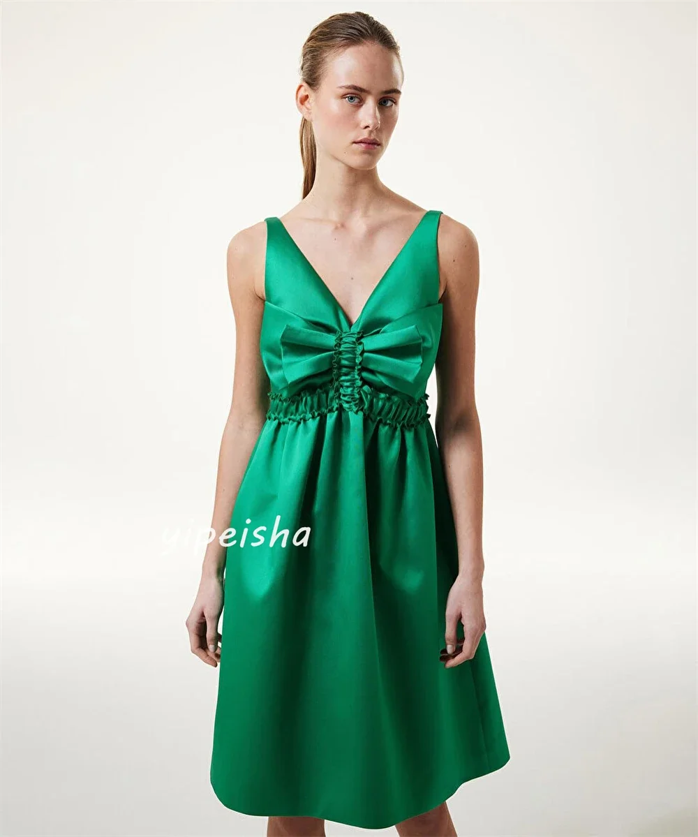 Maßgeschneiderte, drapierte formelle Abendkleider aus Satin mit Schleife, A-Linie, V-Ausschnitt, maßgeschneidertes Anlasskleid, knielange Kleider