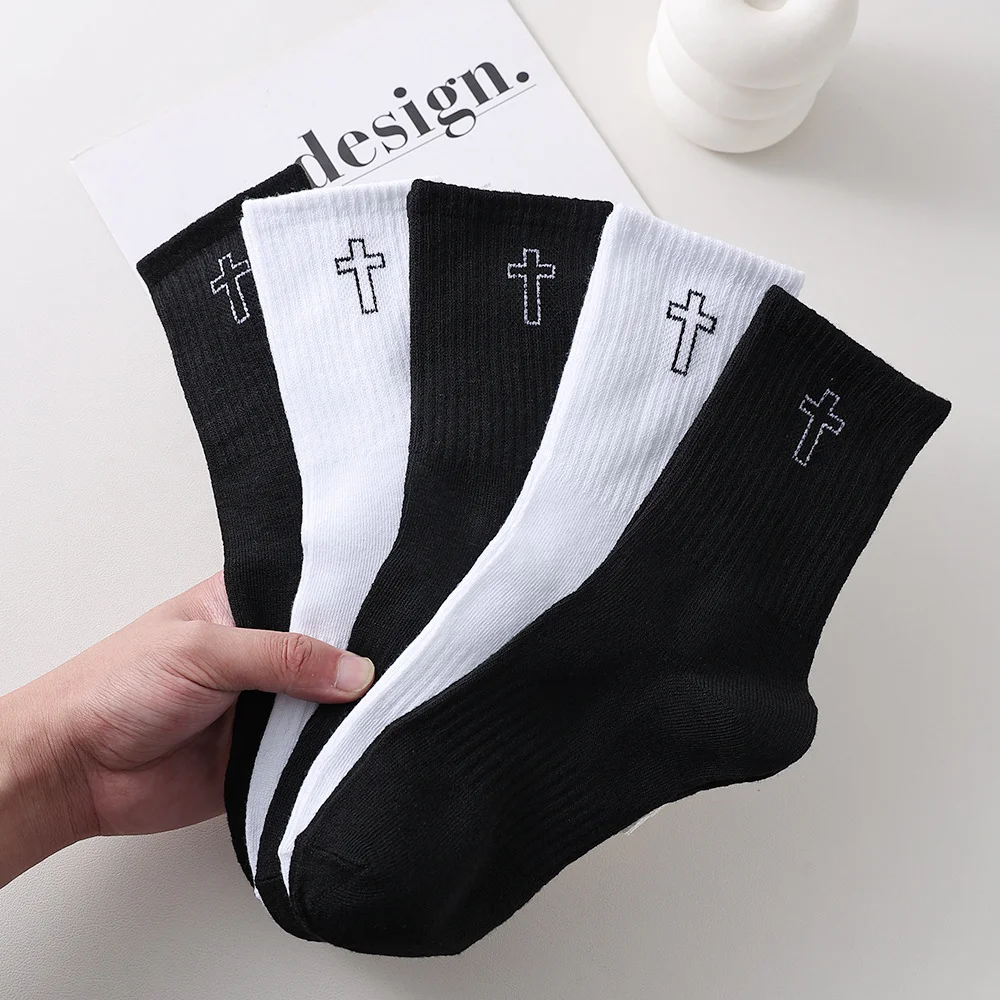5 Pairs Men's Black And White Medium Socks Spring And Autumn Cross Simple And Versatile Socks For Teenagers Often Daily Socks.