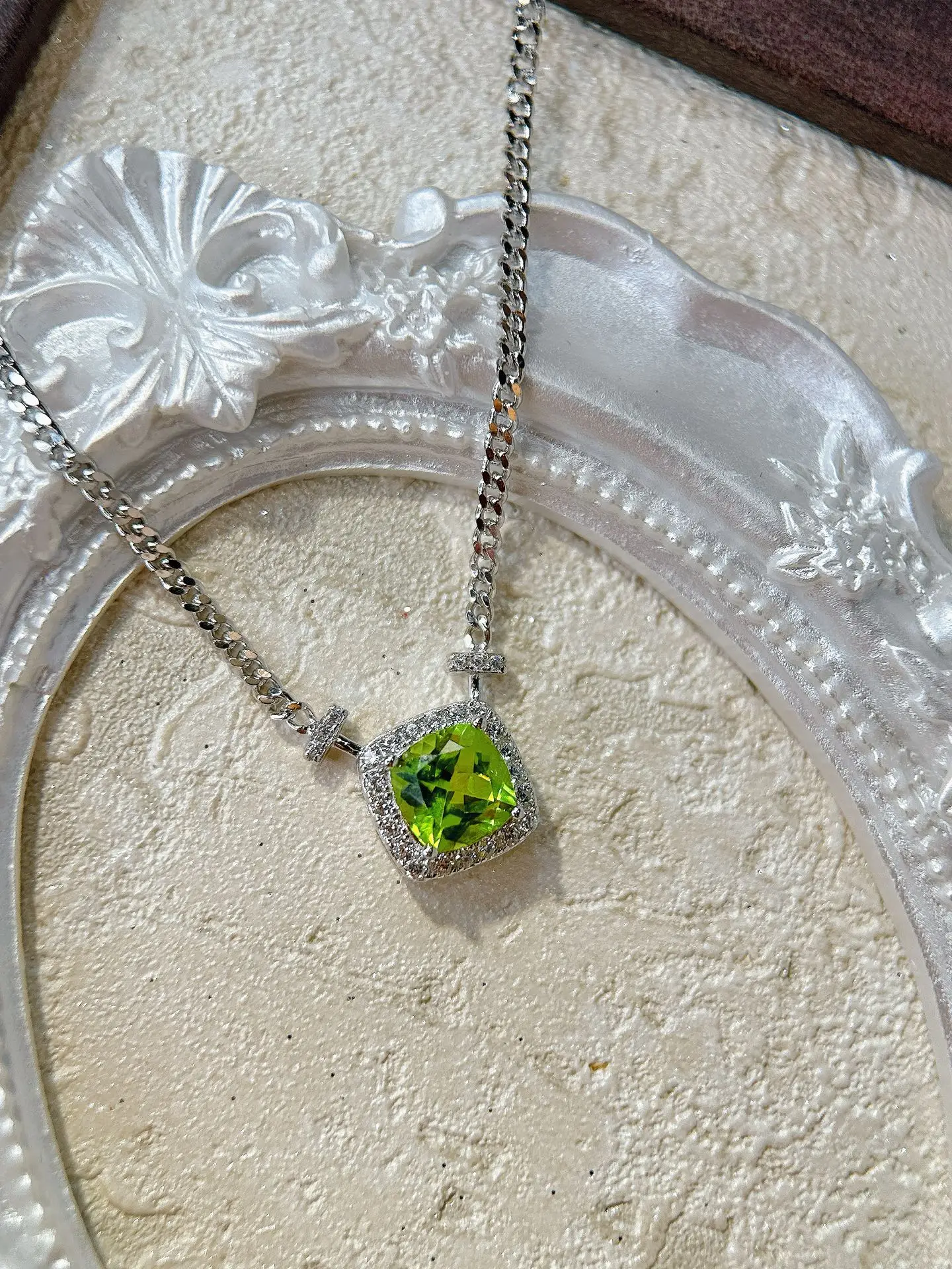 

HT25 Solid 925 Sterling Silver 1.62ct Nature Green Olivine Gemstones Pendants Necklaces for Women Fine Jewelry