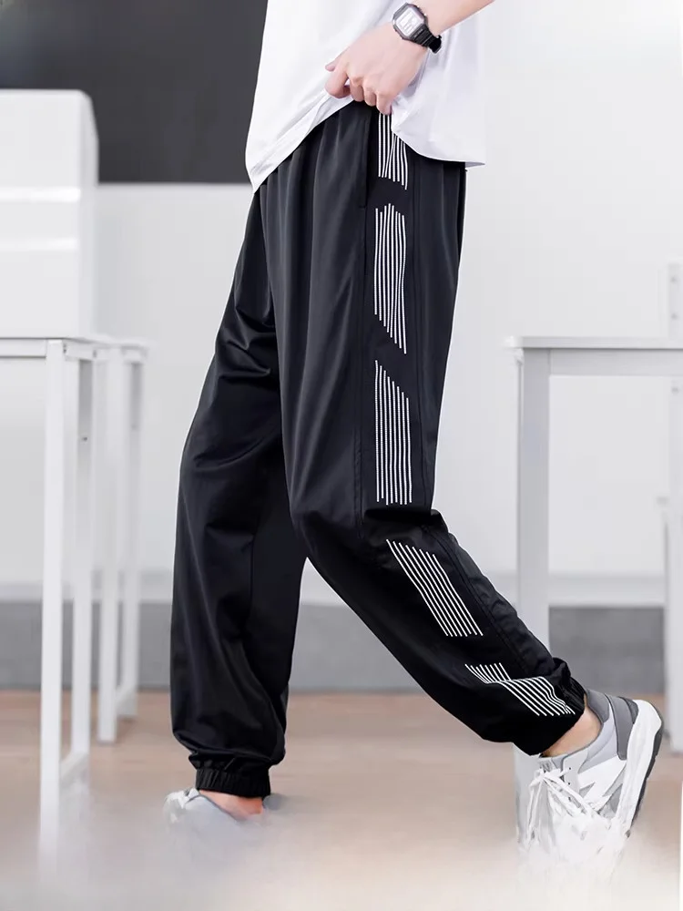 

Летние тонкие спортивные брюки из ледяного шелка для мужчин, быстросохнущие, модные, для старшеклассников, повседневные, свободного кроя, с эластичным поясом