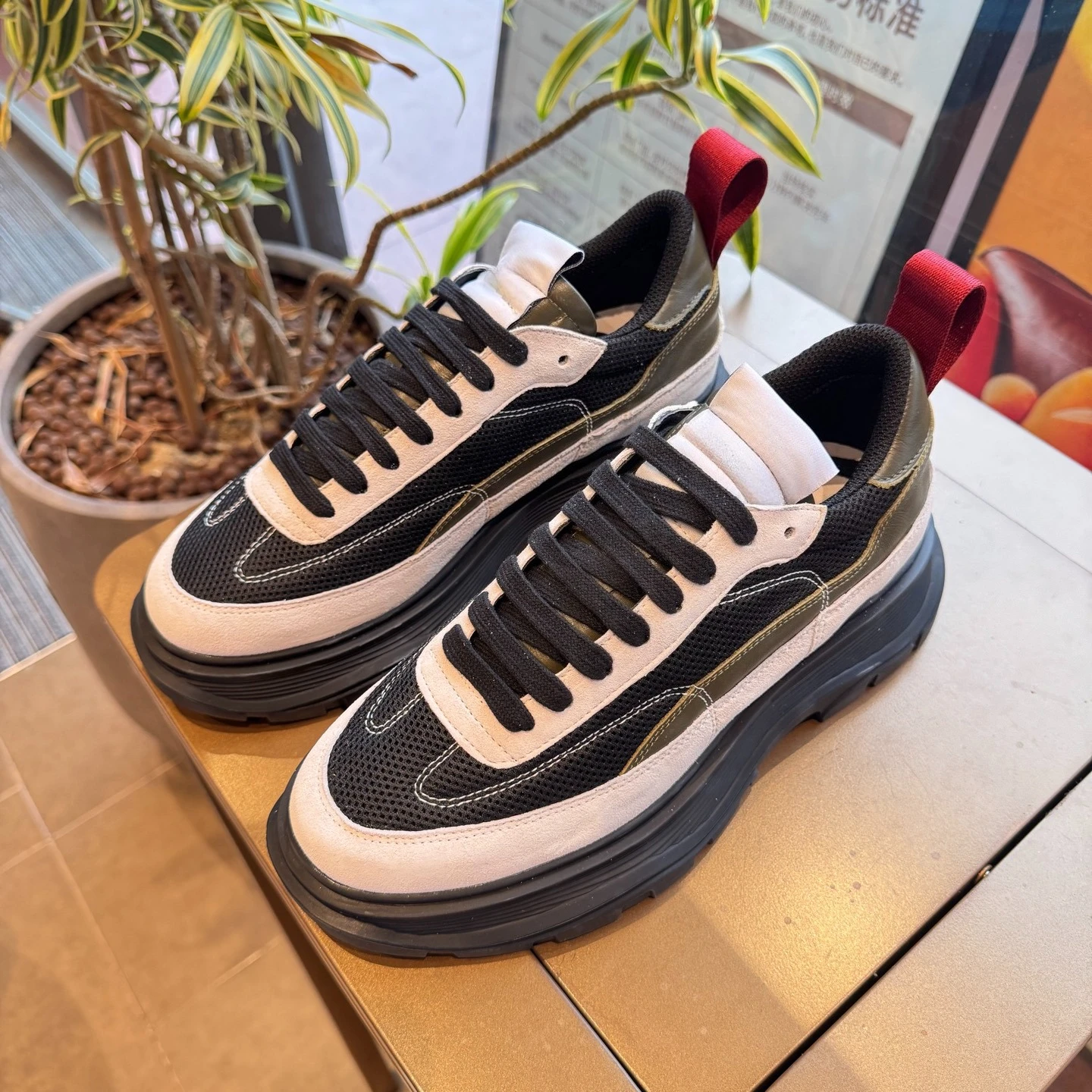 New Casual Athletic Shoes, Durable and Height-increasing Sole, Premium Denim and Genuine Leather Upper, Couple Running Shoes.