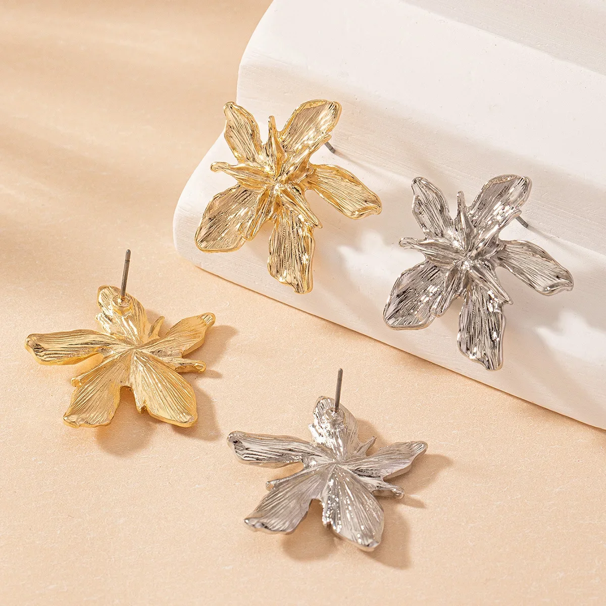 خمر معدن الذهب اللون زهرة الأقراط الكبيرة للنساء موضة هندسية الأزهار انخفاض القرط بيان مجوهرات هدايا الحفلات