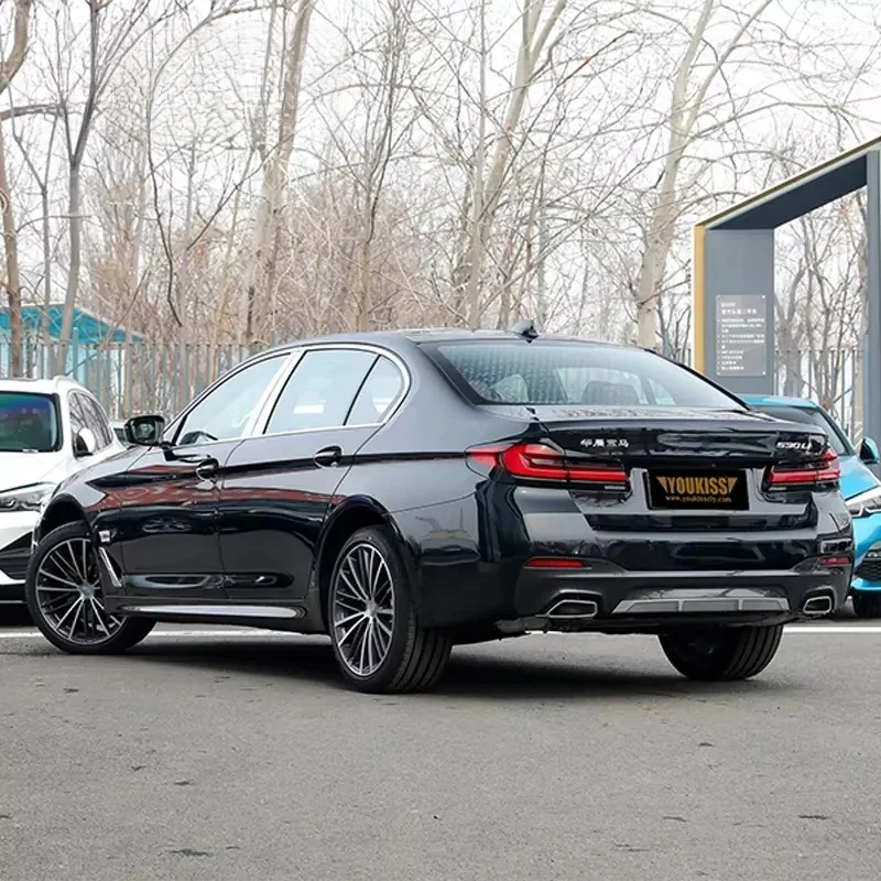 

Бампер для автомобиля BMW 5 серии G30 G38 (2018-2020) — обновление до версии 2021 года: комплект обвеса с фарами, передним бампером, решеткой радиатора и задним бампером