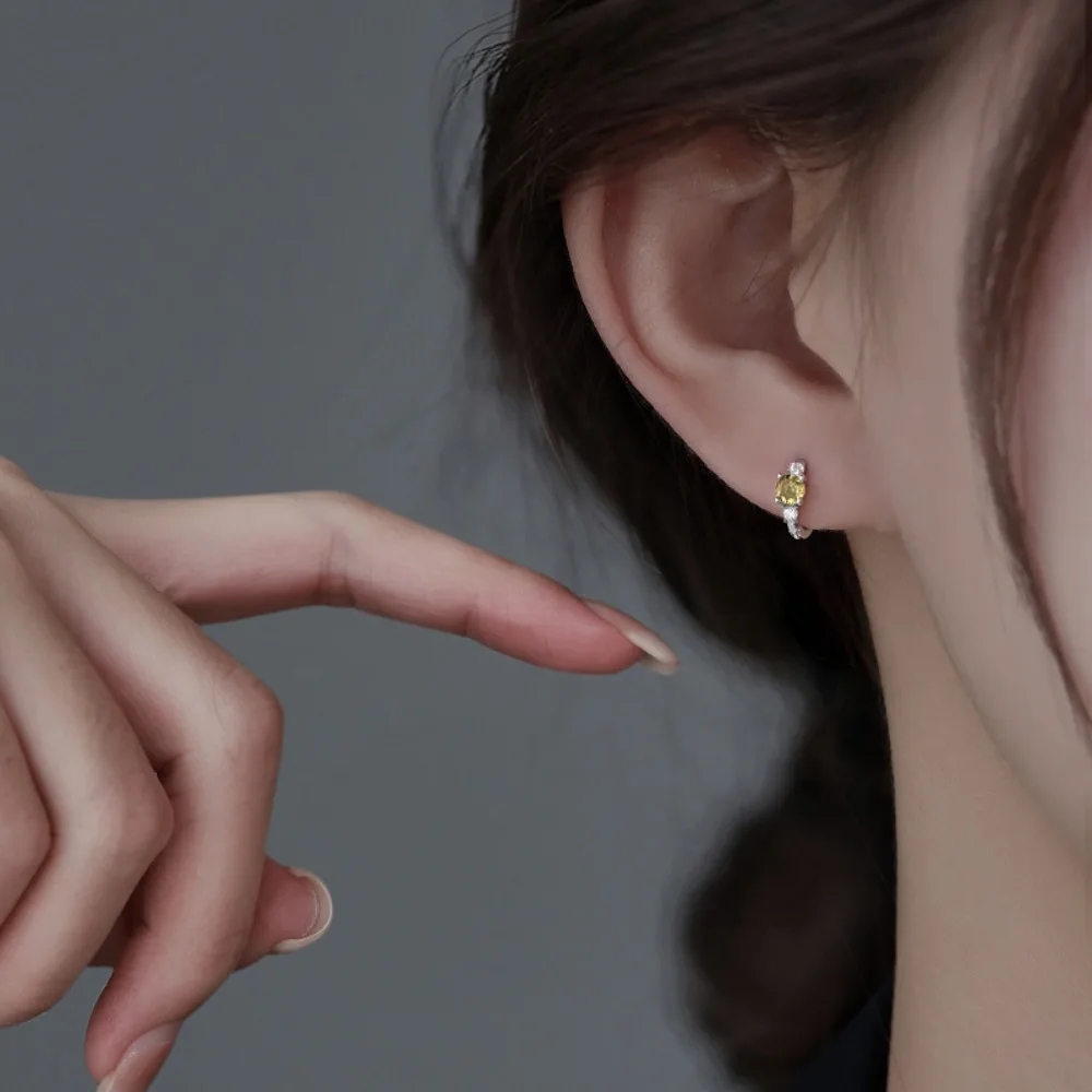 1 Pair of French-Style Vintage Olive Green Zircon Earrings, Mini and Delicate, Elegant and Complexion-Enhancing, Dual-Tone Gold and Silver Versatile Everyday Commuter Earrings, Evening Party Women's Accessories, Holiday Gift