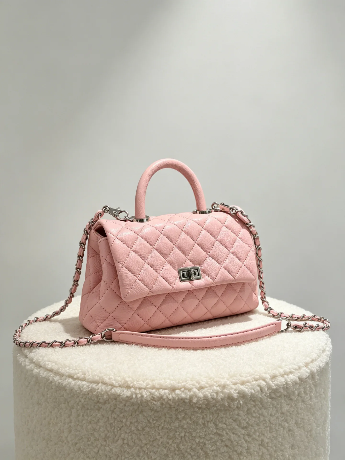 

New Fashionable Small Fragrance Style Handbag Diamond Grid Chain Top Layer Cowhide Leather Women's Bag Elegant Versatile Satchel